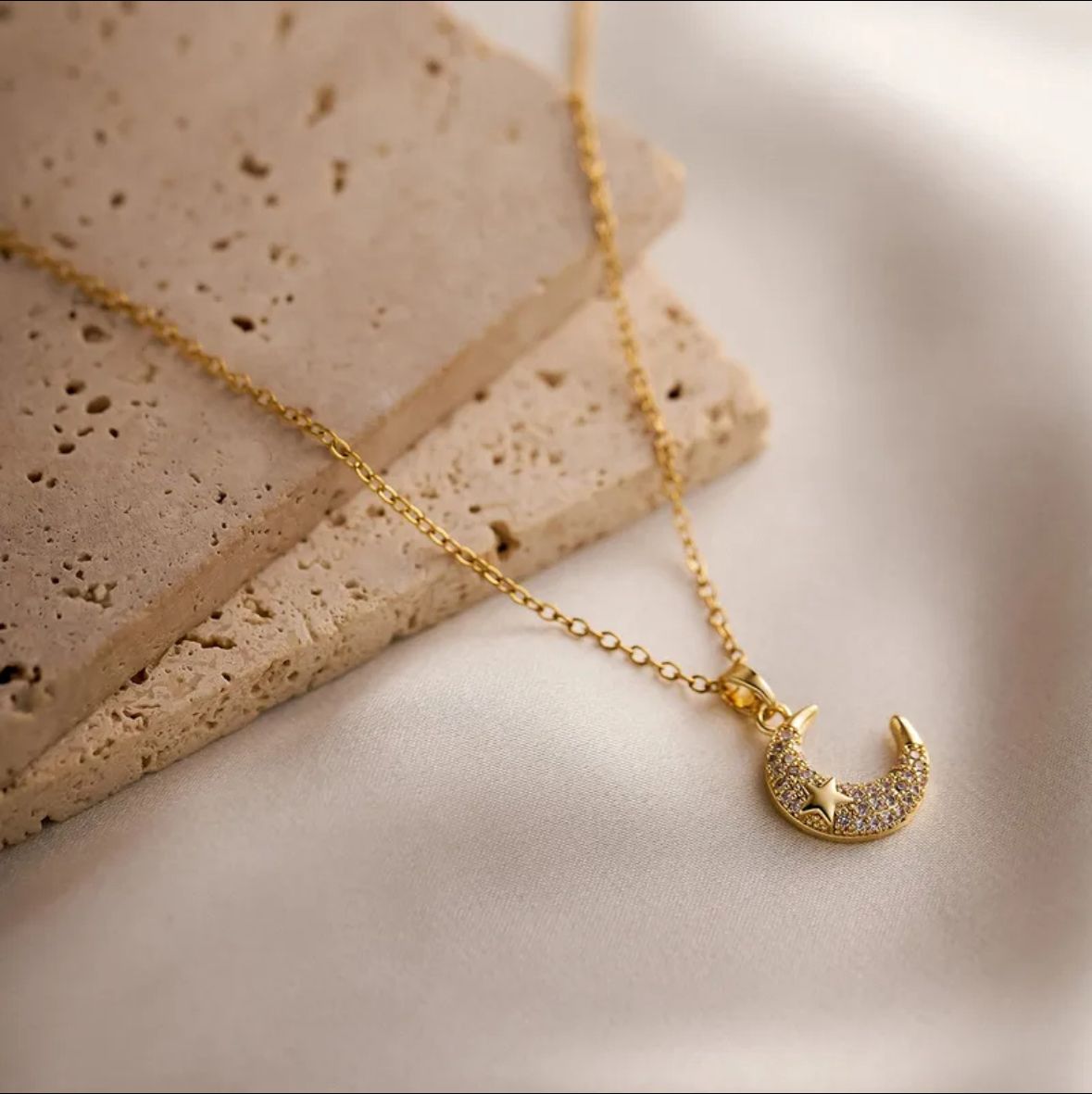 Collar lucky dije luna circonita