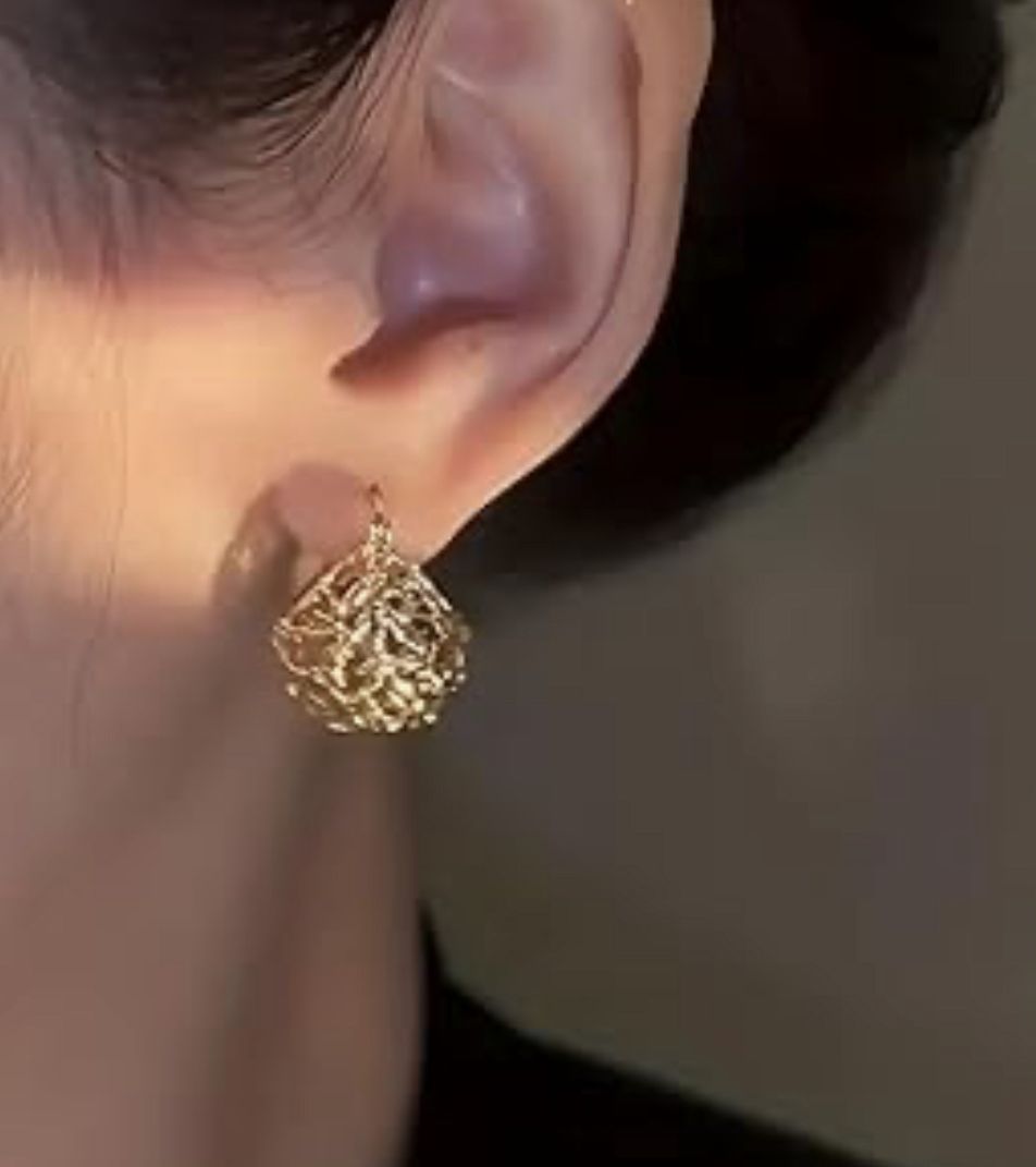Aretes bola entrelazada