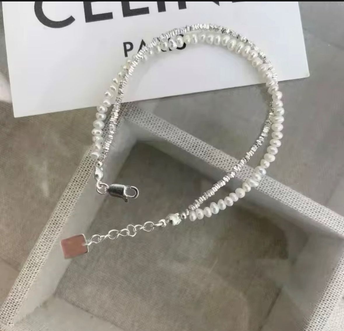 Pulsera plata perlas doble cadena y dije pequeño corazón