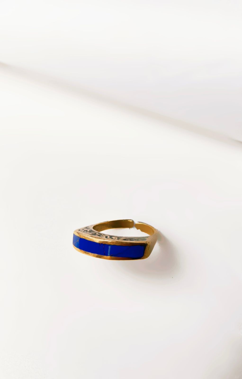 Anillo con piedra azul rey autoajustable