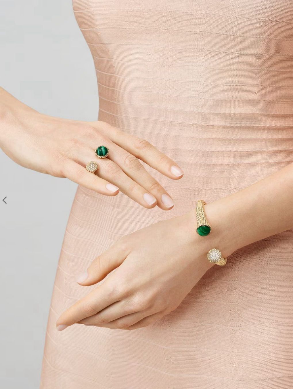 Anillo dual esmeralda autoajustable