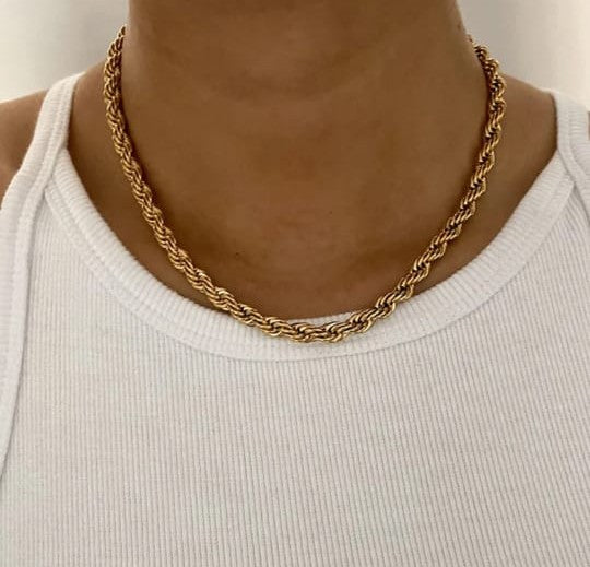 Collar torsal largo chapa oro 18k