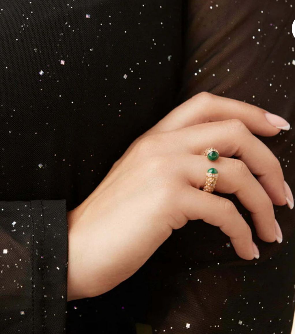 Anillo dual esmeralda autoajustable