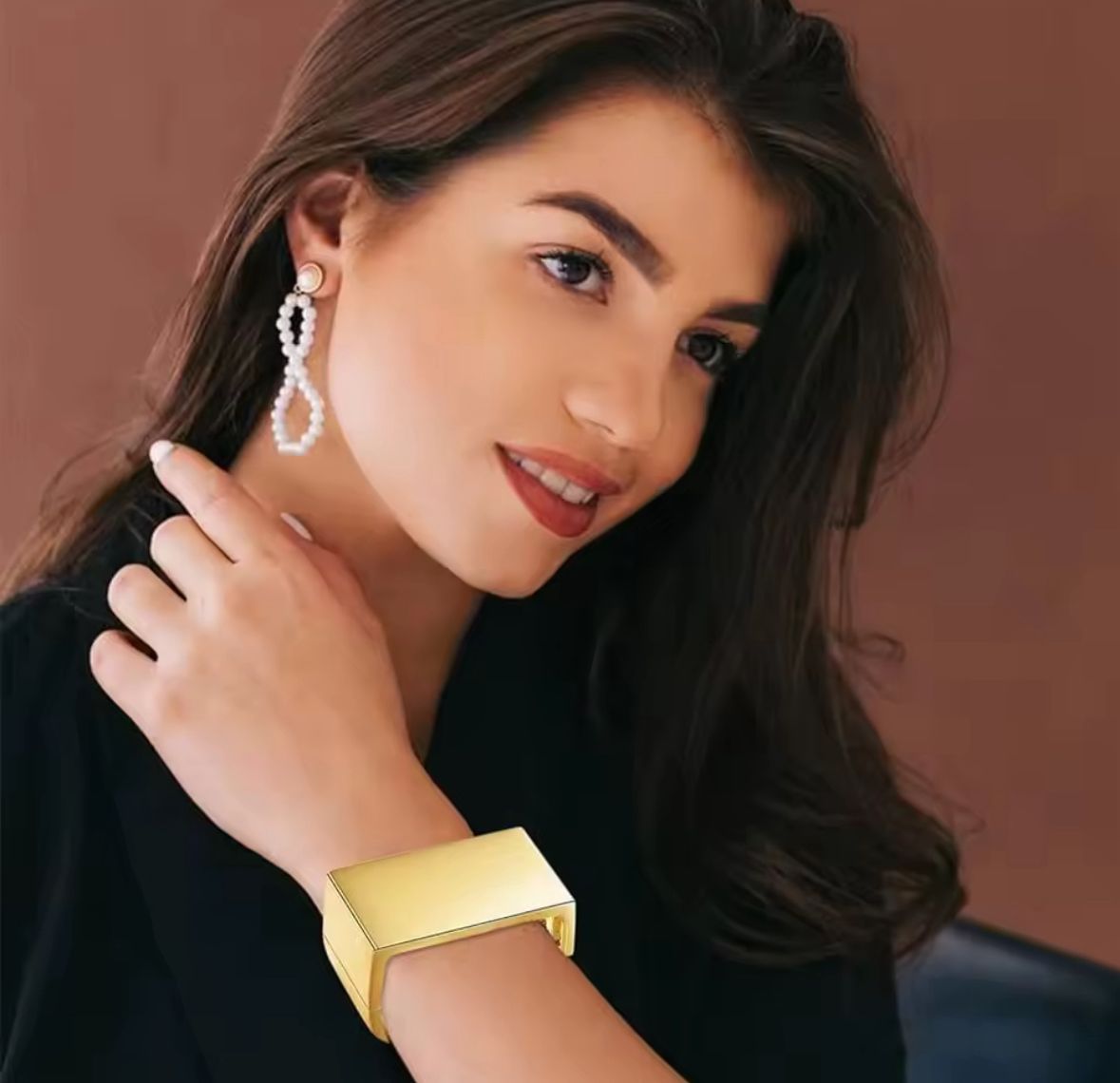 Brazalete dorado geométrico