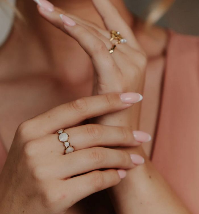 Anillo círculos nácar  autoajustable