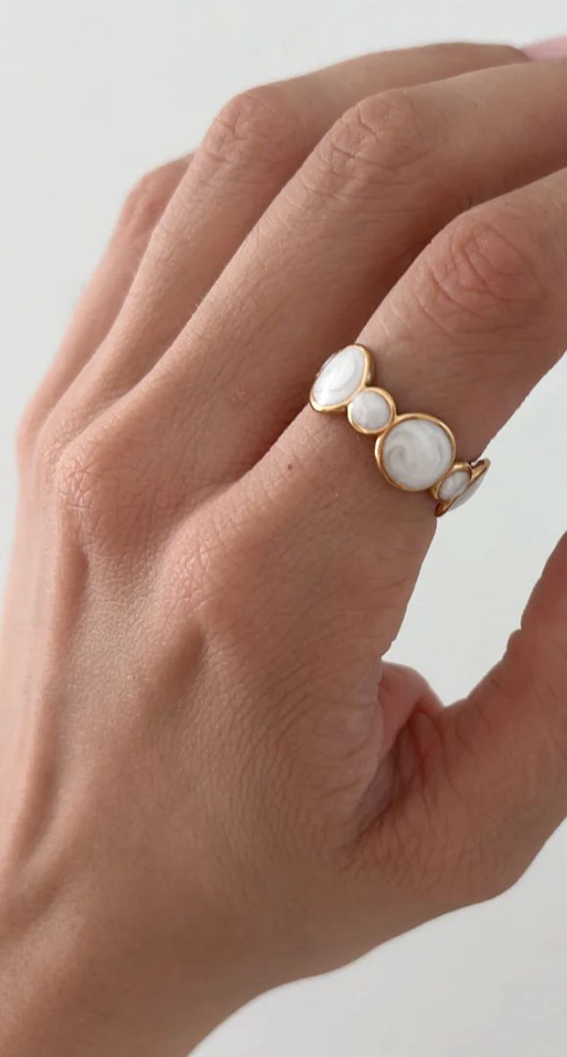 Anillo círculos nácar  autoajustable