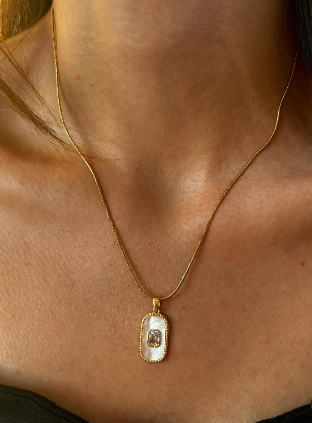 Collar hexagrama concha nacar con circonia