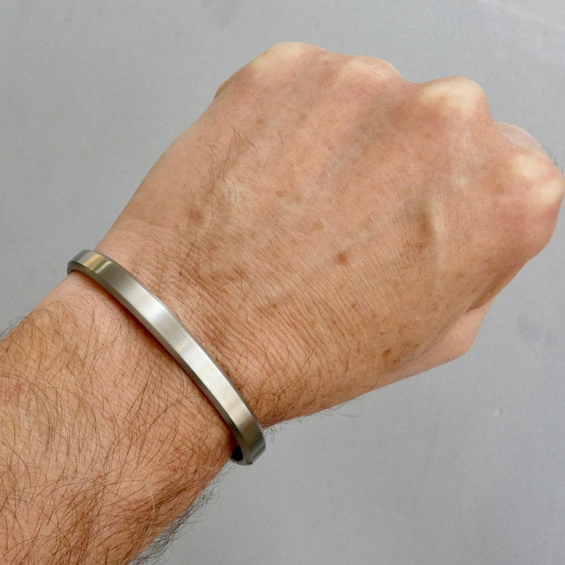 Brazalete plateado hombre autoajustable