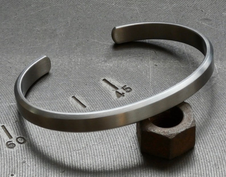 Brazalete plateado hombre autoajustable