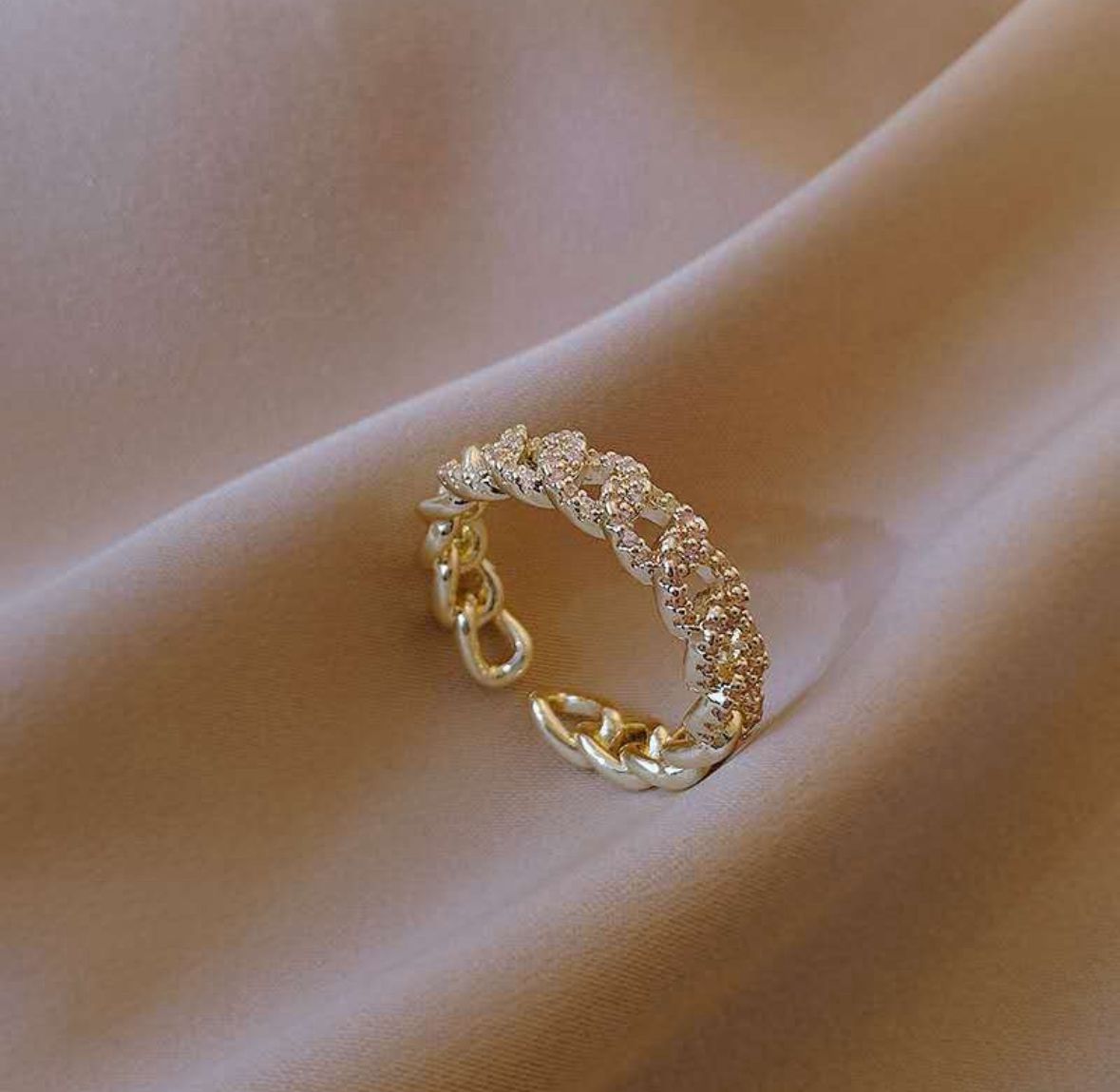 Anillo acabado engarzado con circonia autoajustable