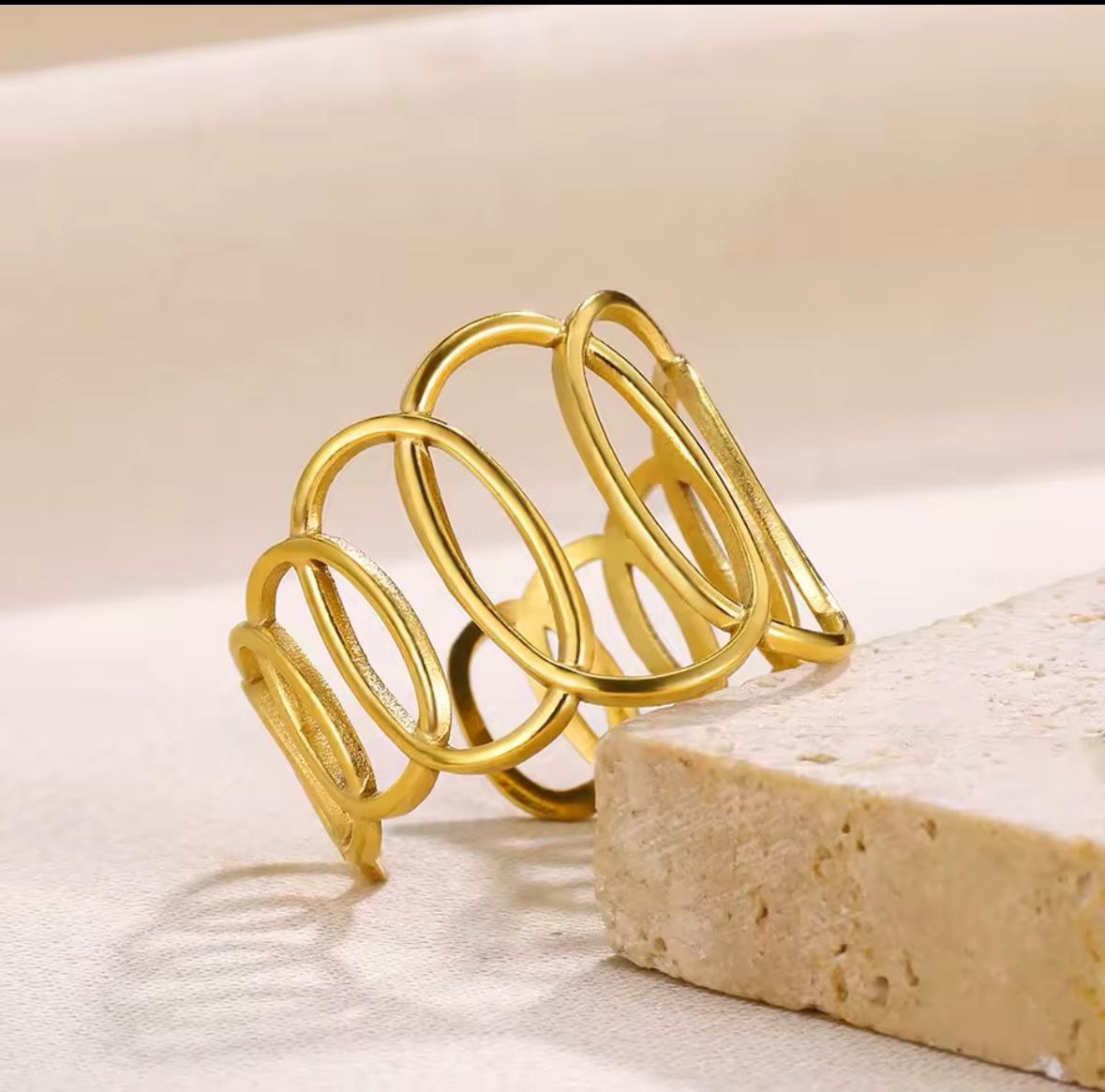 Anillo círculos ajustable chapa oro 18