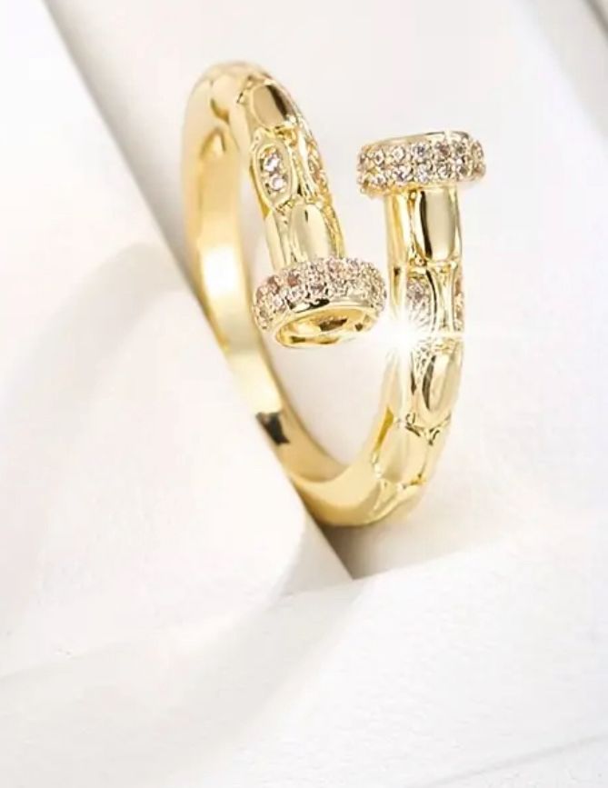 Anillo clavo con circonia autoajustable