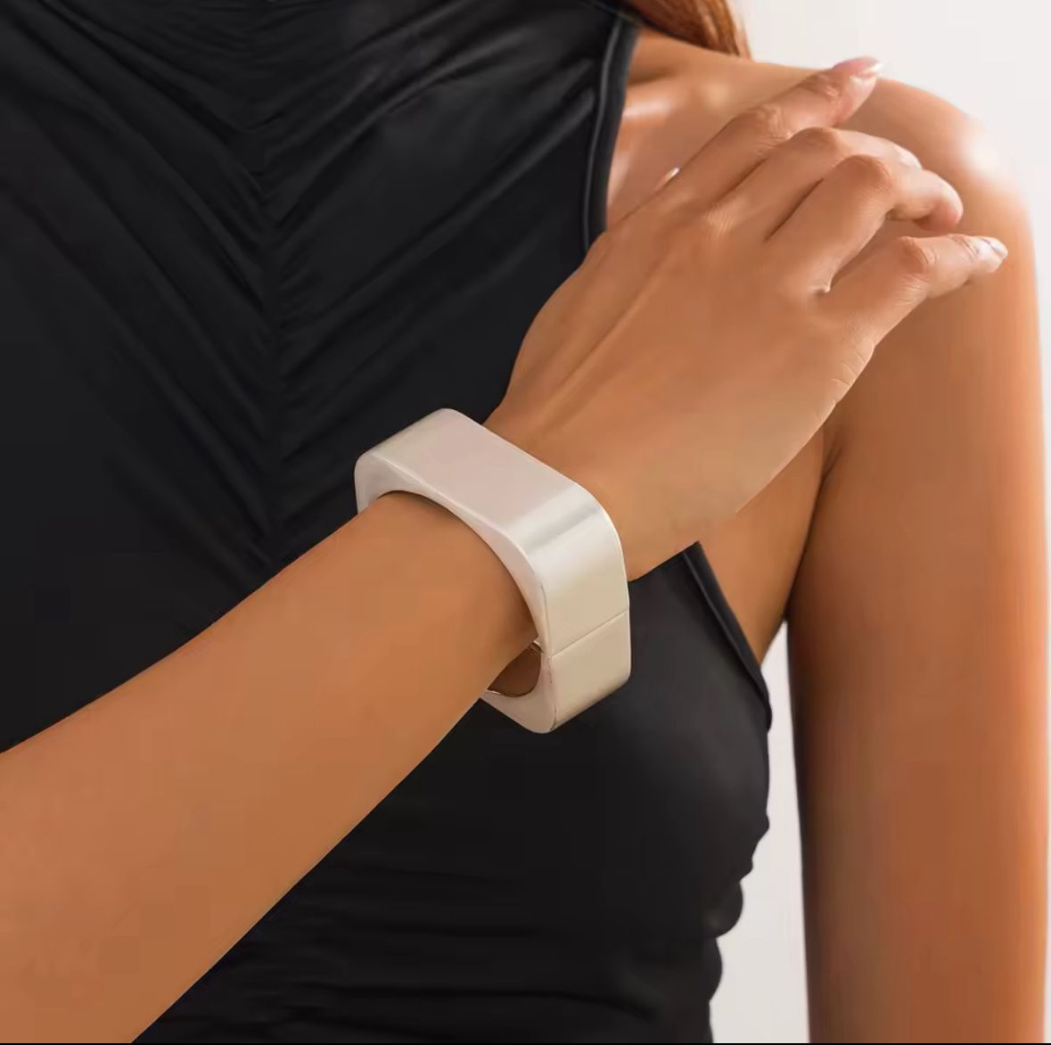 Brazalete plateado mate