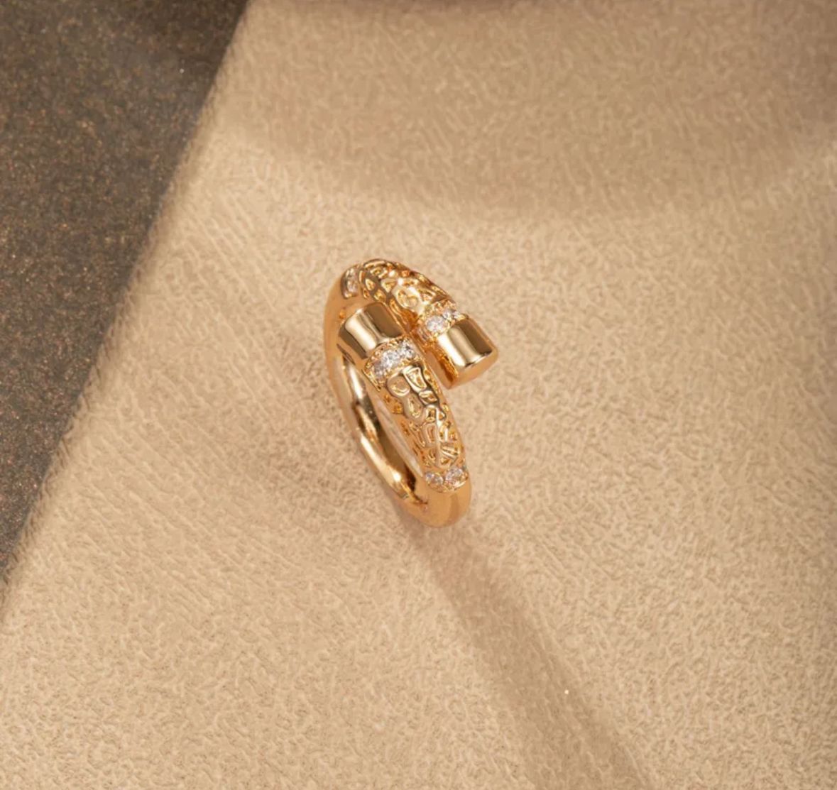 Anillo clavo con circonia autoajustable