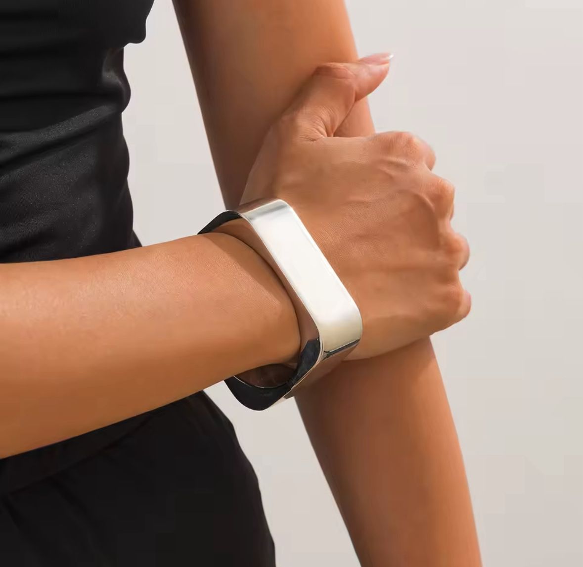 Brazalete plateado mate