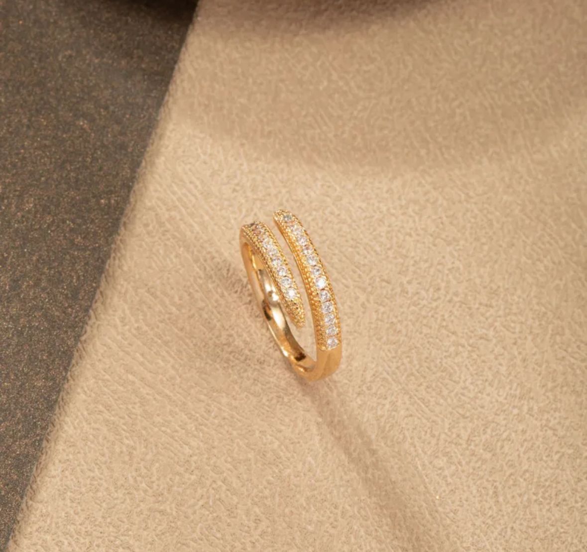 Anillo líneas con circonia autoajustable