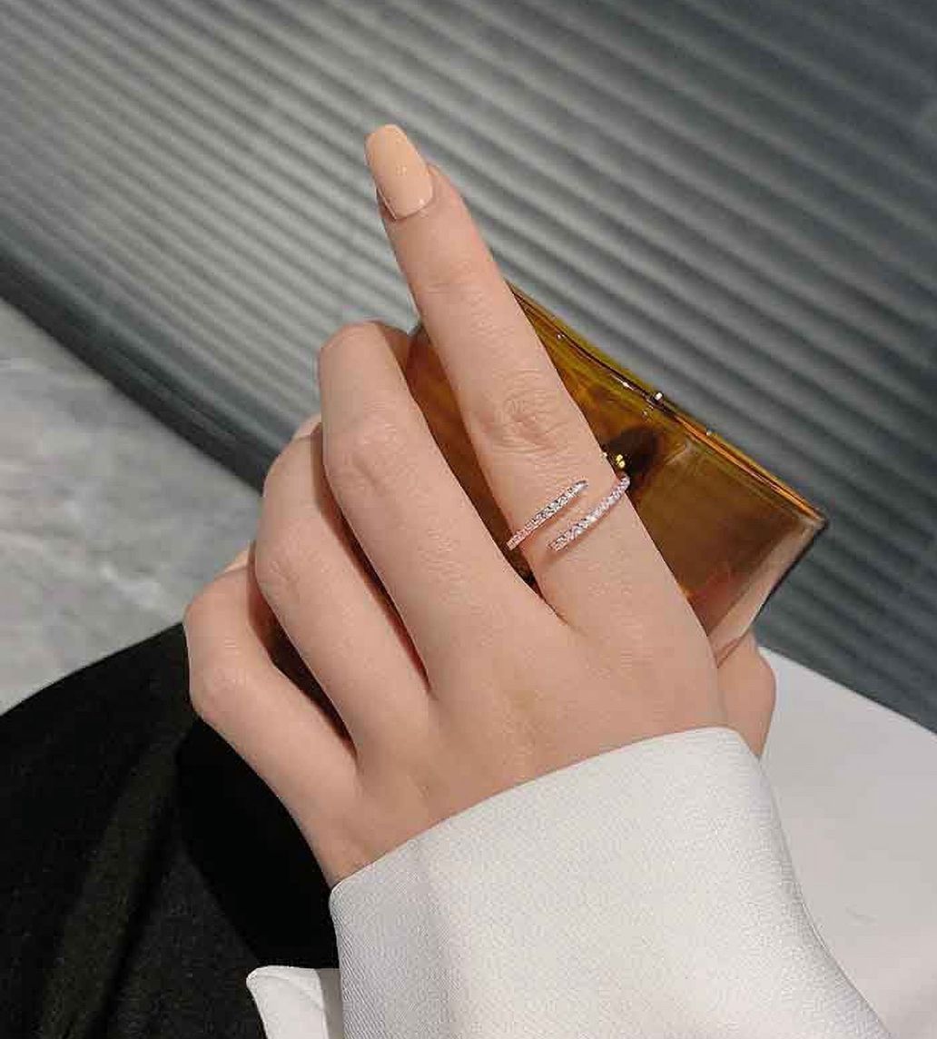 Anillo líneas con circonia autoajustable