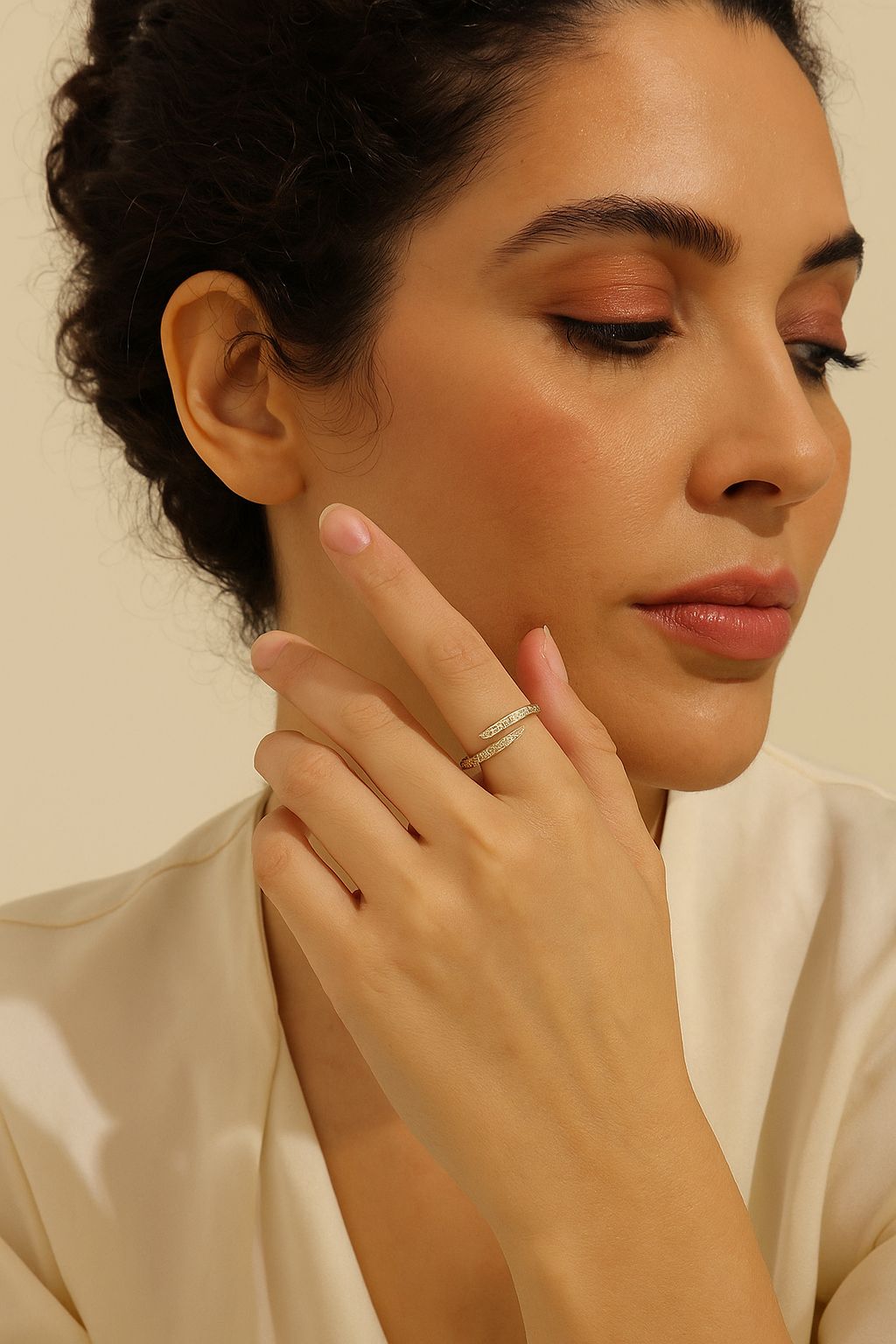 Anillo líneas con circonia autoajustable