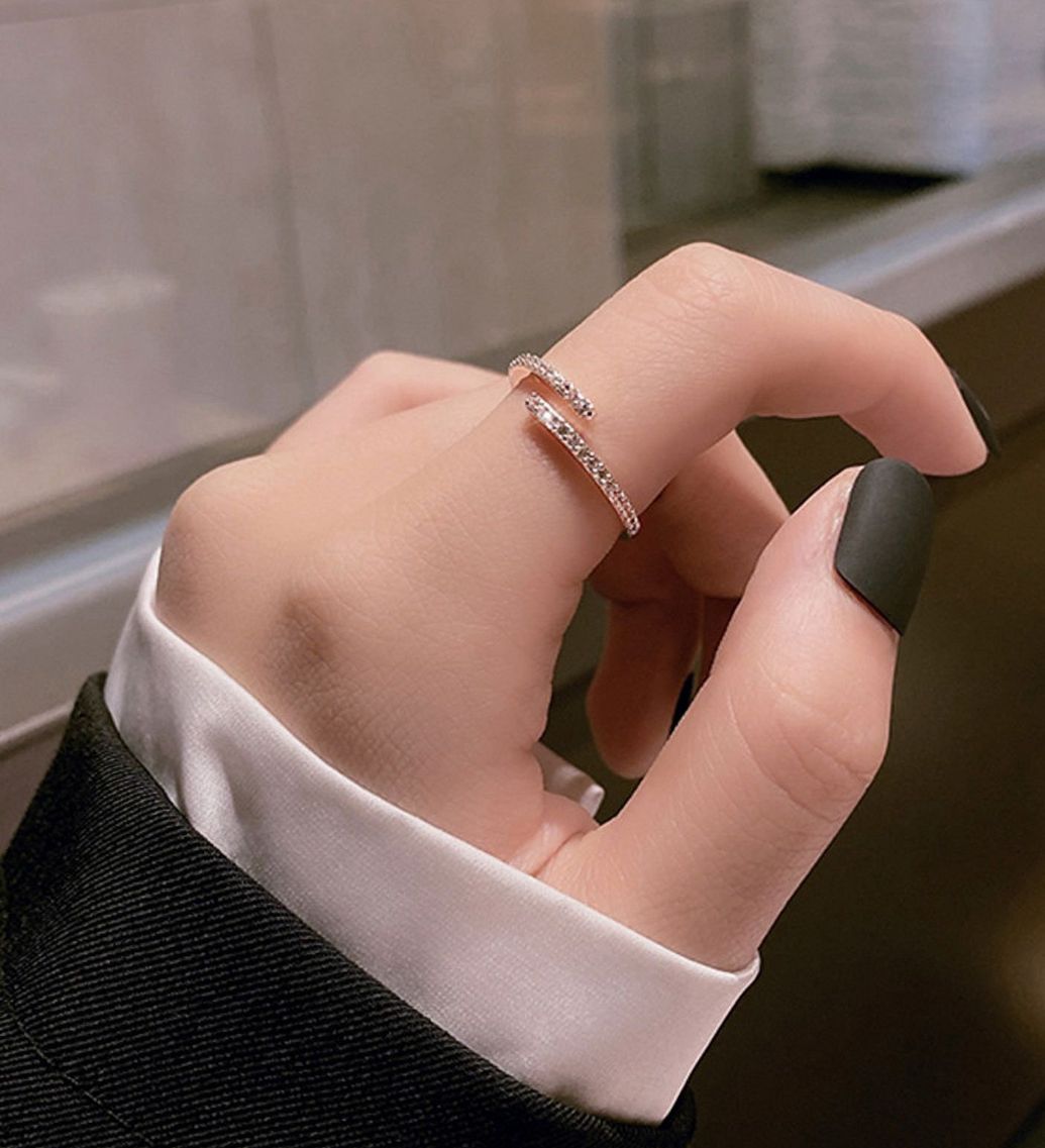 Anillo líneas con circonia autoajustable