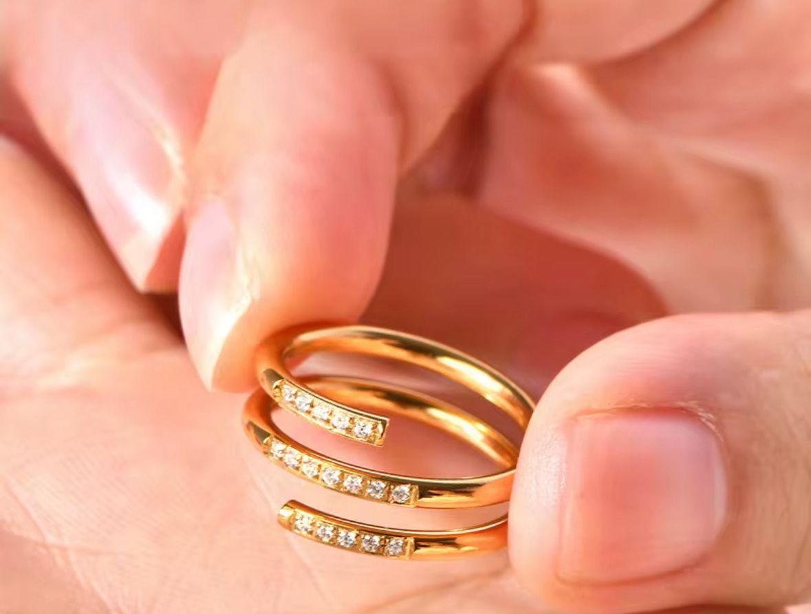 Anillo espiral con zirconia autoajustable