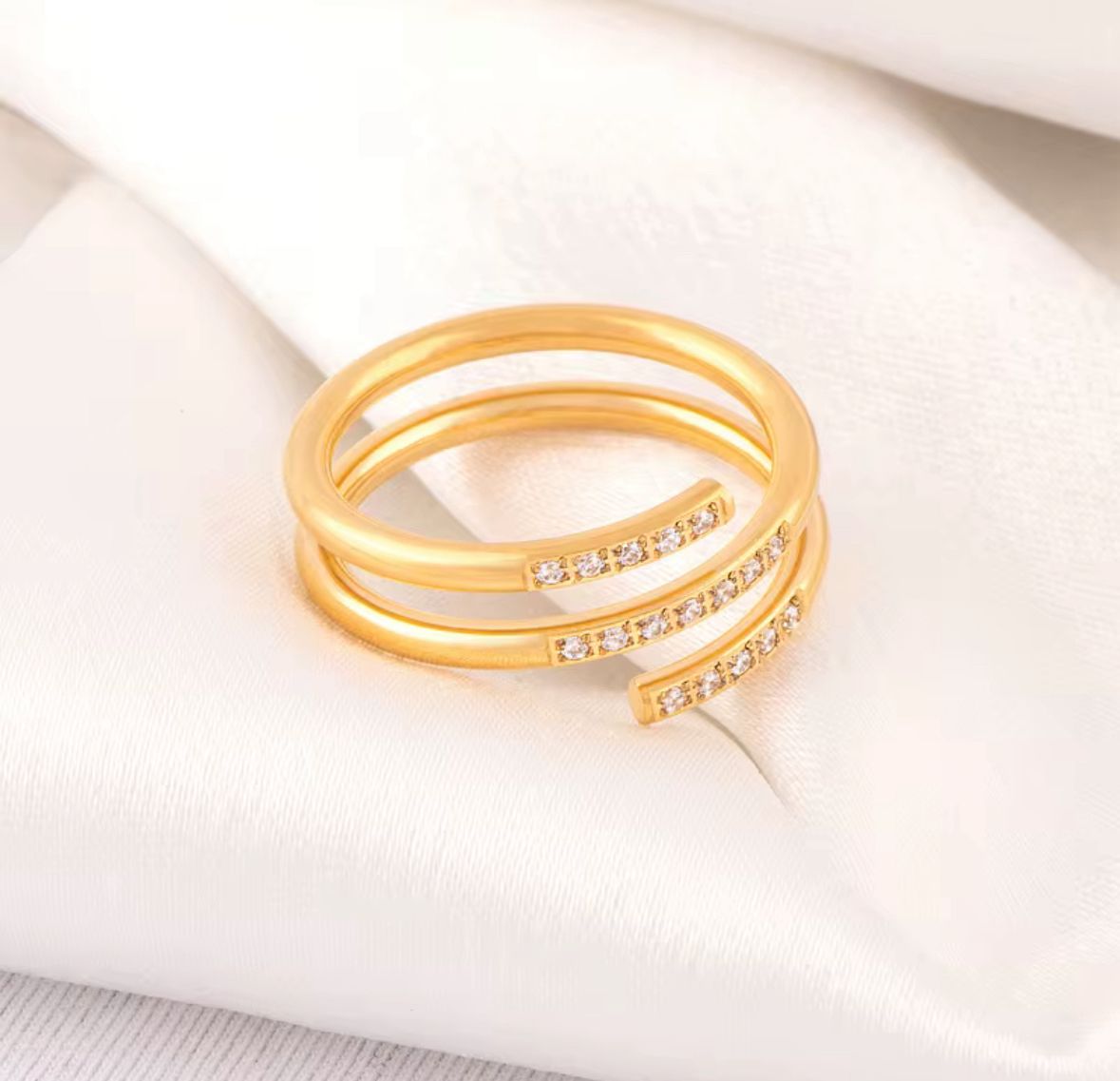 Anillo espiral con zirconia autoajustable