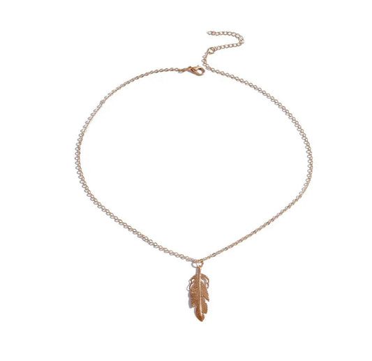 Collar pluma dorado