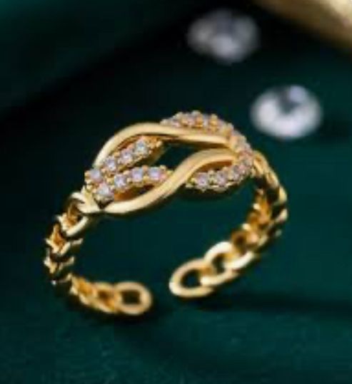 Anillo dorado  lazo zirconia