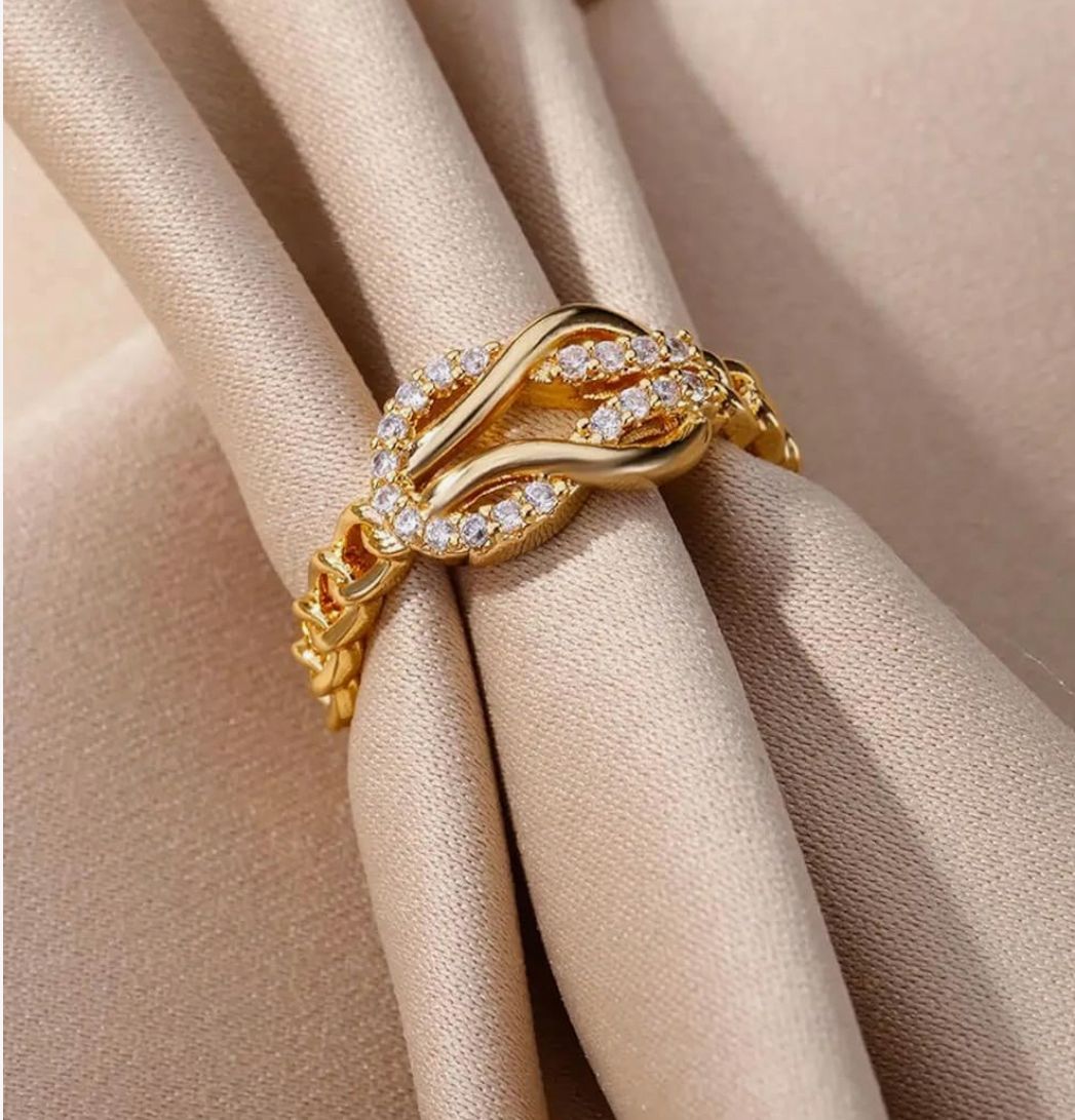 Anillo dorado  lazo zirconia