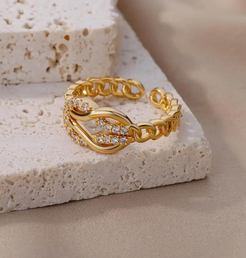 Anillo dorado  lazo zirconia