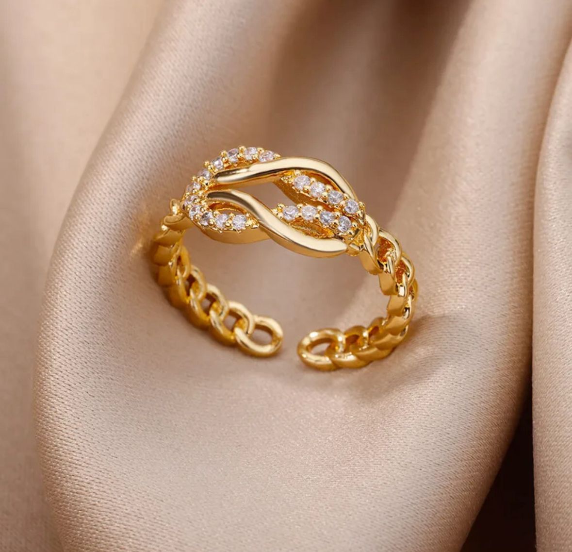 Anillo dorado  lazo zirconia