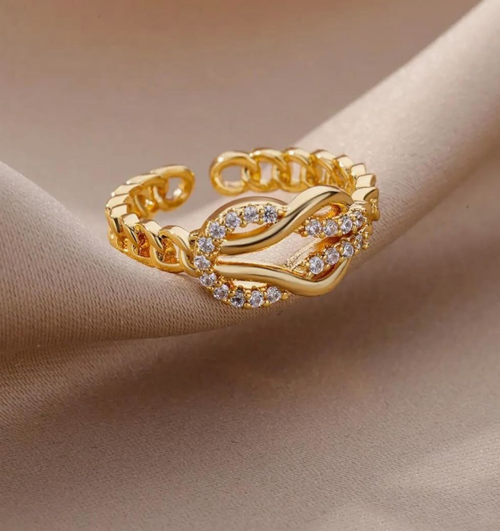 Anillo dorado  lazo zirconia