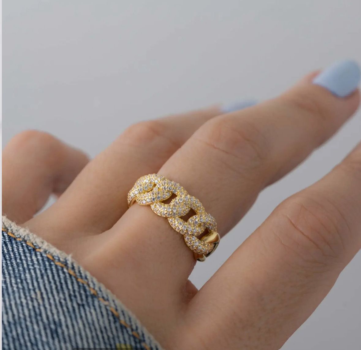 Anillo cadena bold  dorado con zirconia  autoajustable