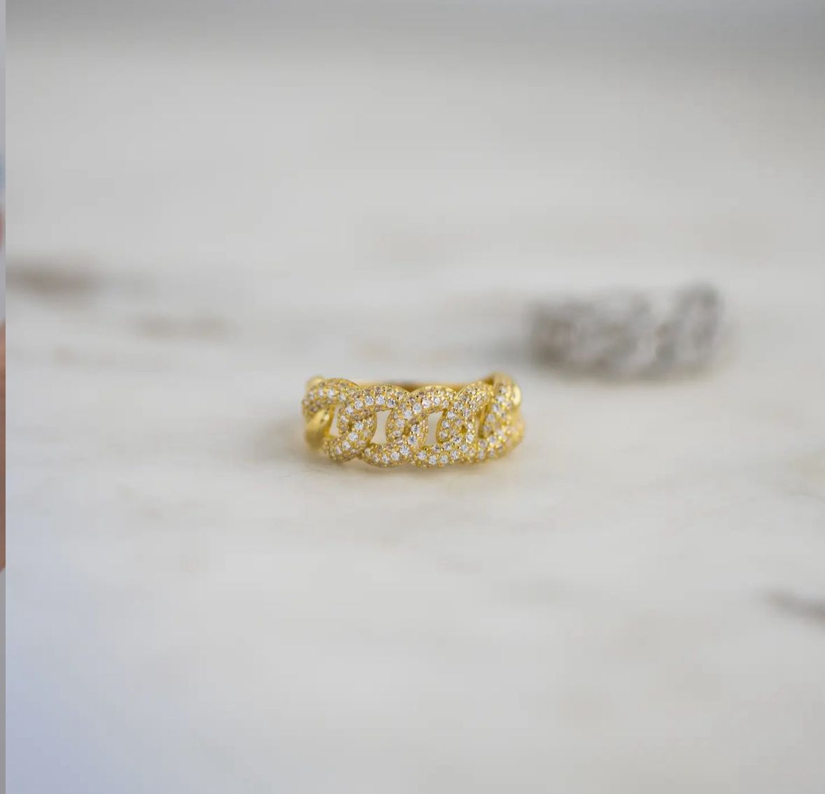 Anillo cadena bold  dorado con zirconia  autoajustable