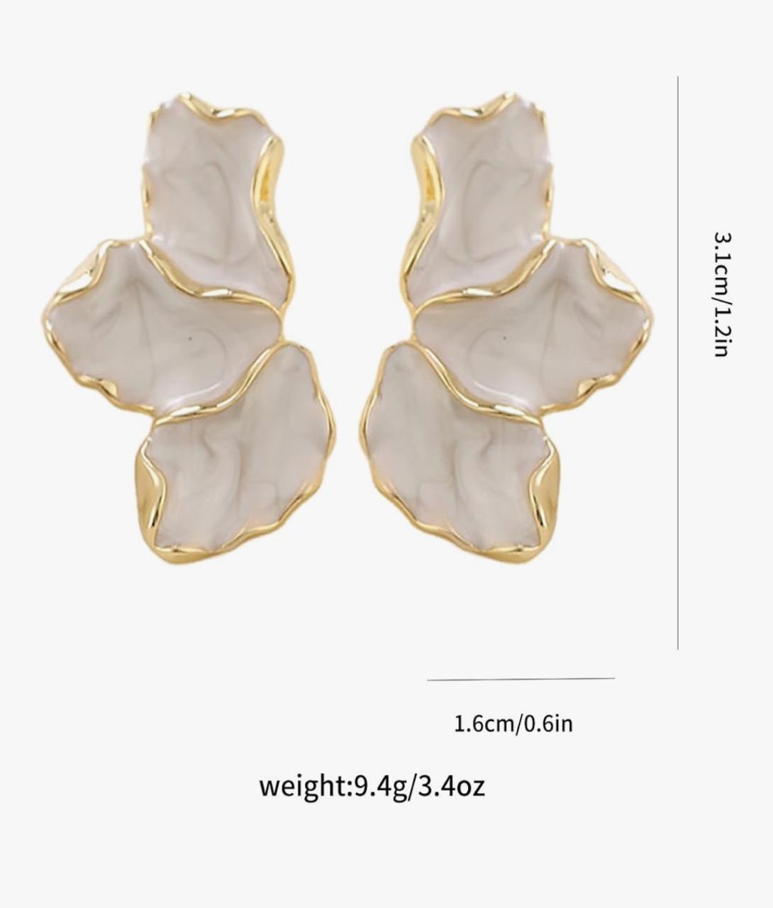 Aretes nacar forma flor chapa oro