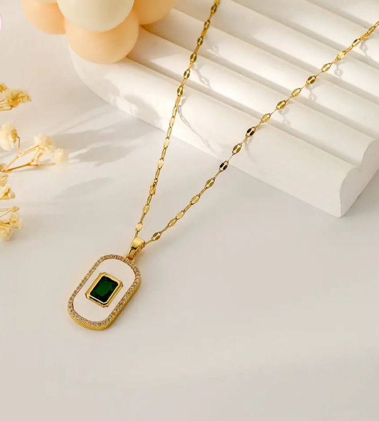 Collar concha nacar con verde esmeralda