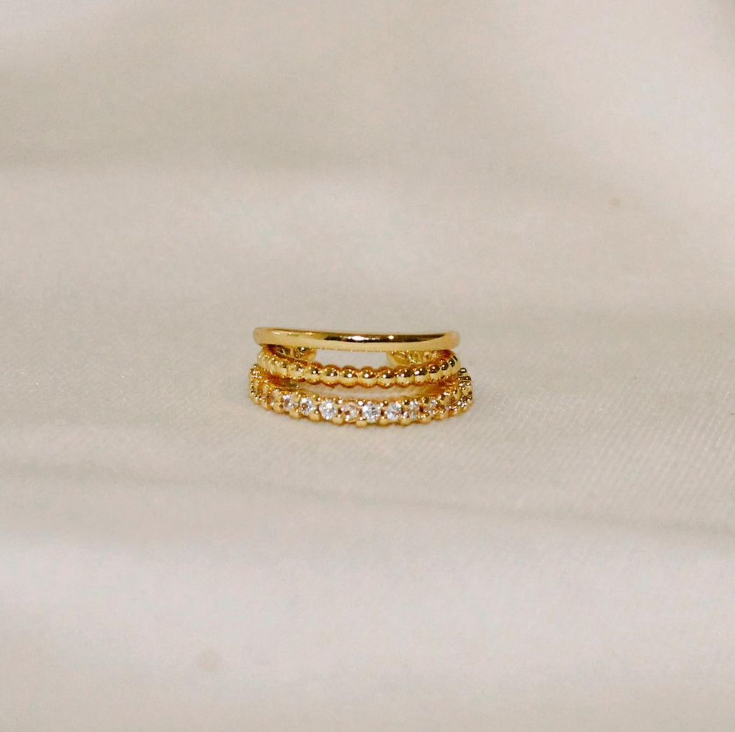 Ear cuff dorado 3 líneas  con circonio
