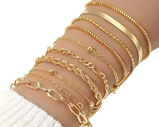 Diez pulseras cadena y textura serpiente