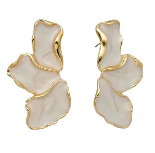 Aretes nacar forma flor chapa oro