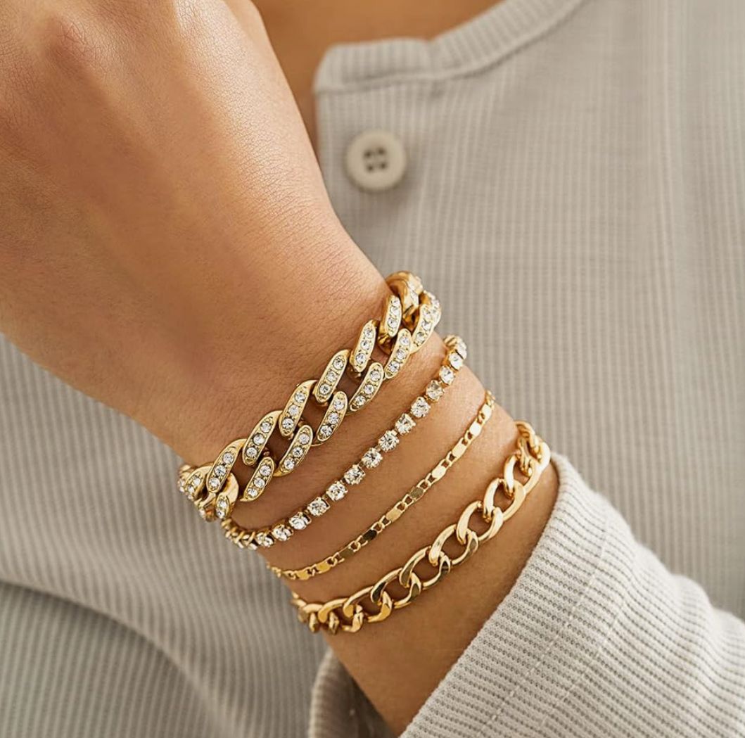 Cuatro pulseras con incrustaciones circonia