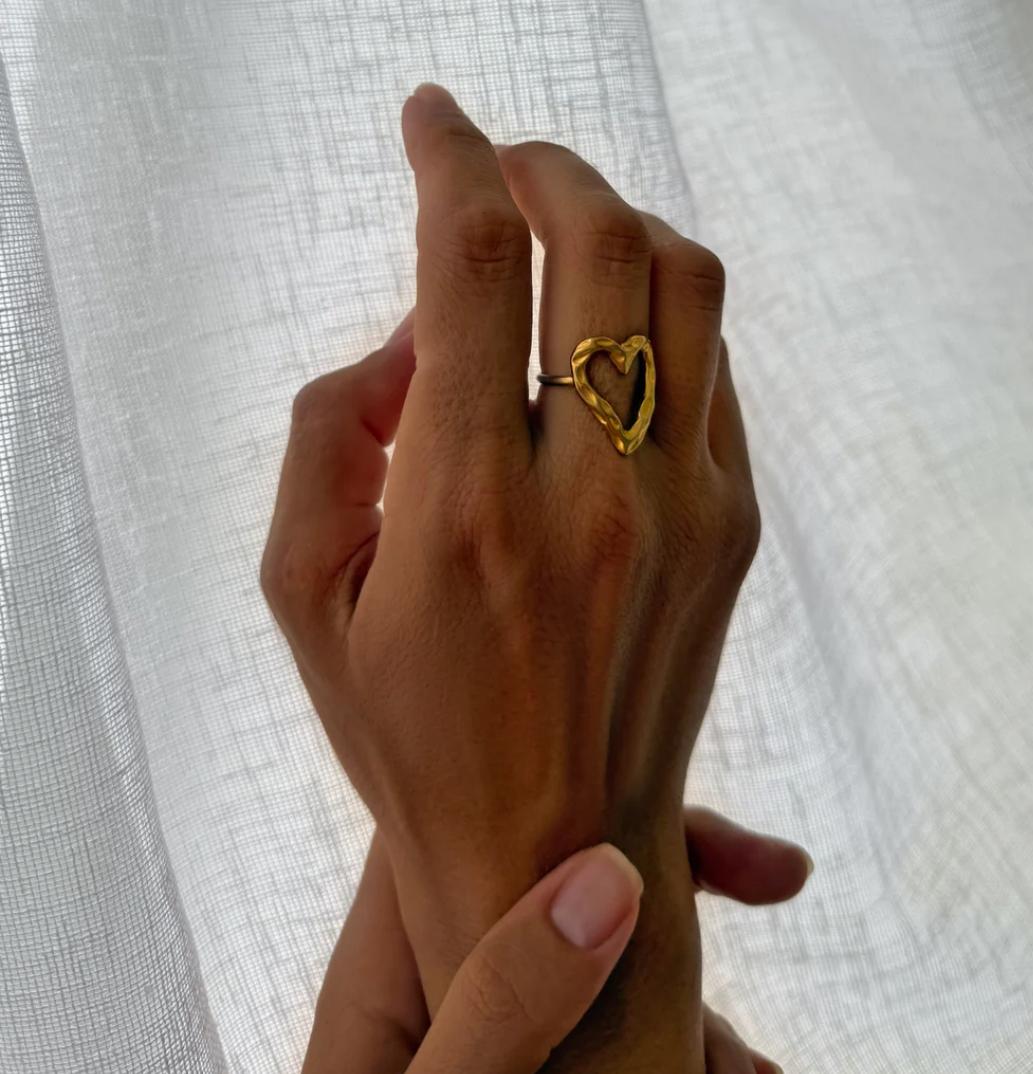 Anillo corazon dorado autoajustable