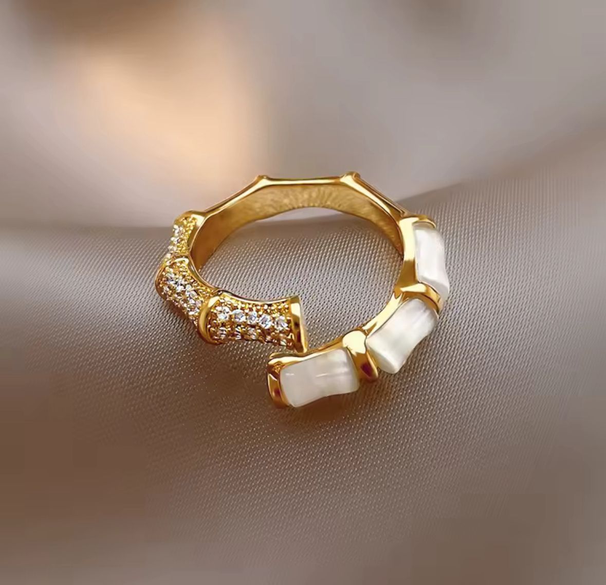 Anillo concha nacar y circonia autoajustable