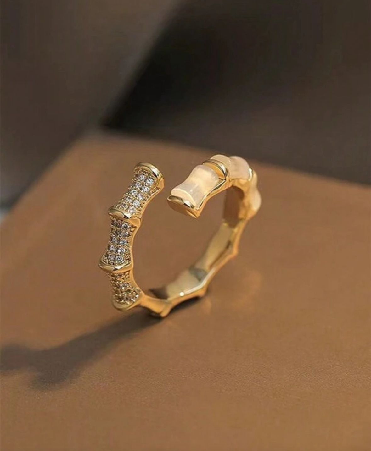 Anillo concha nacar y circonia autoajustable