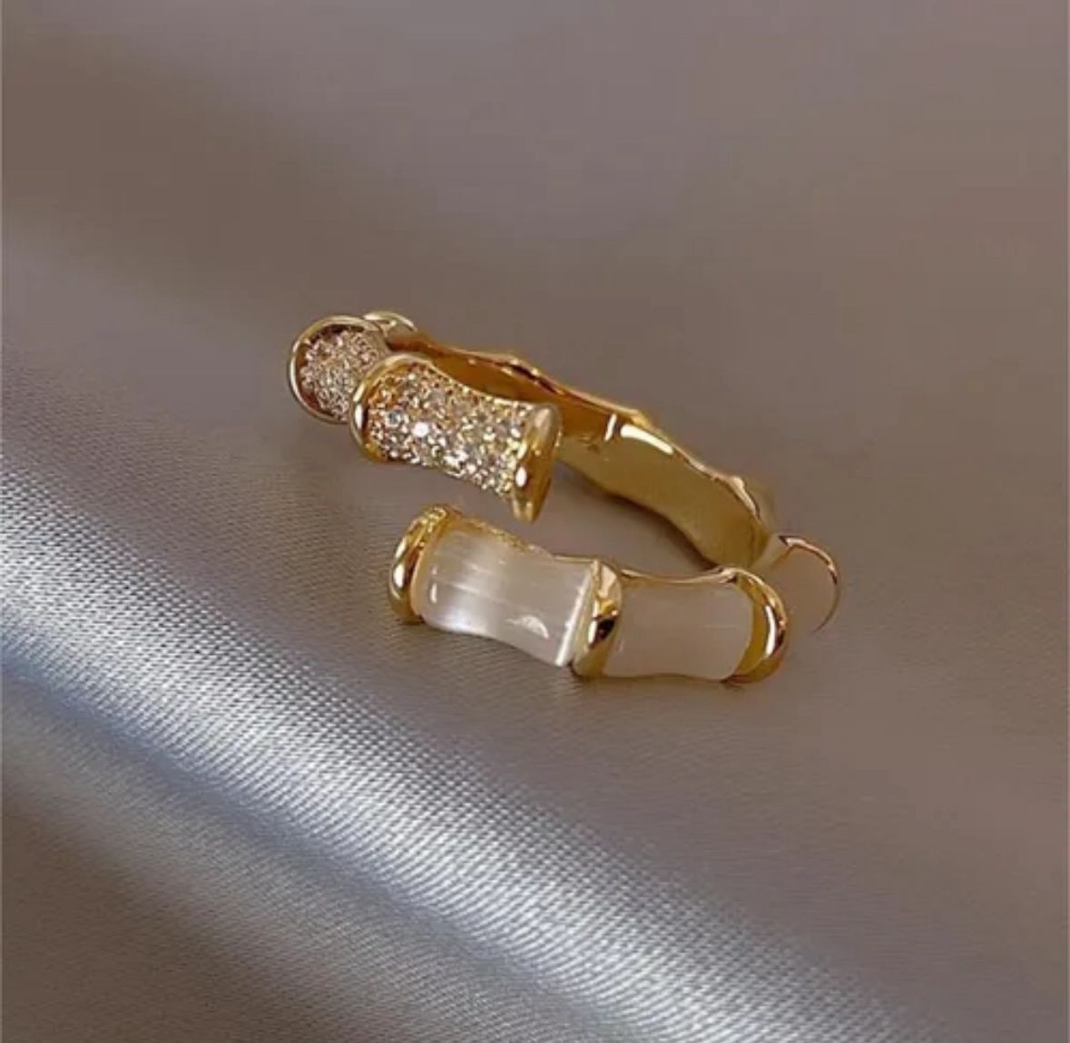 Anillo concha nacar y circonia autoajustable