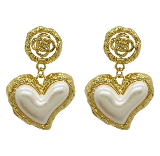 Aretes vintage corazon aperlado