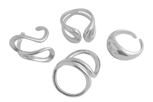 Cuatro anillos plateados